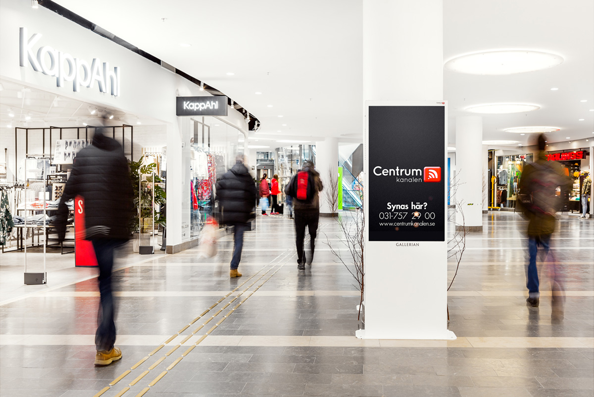 Digital totemskärm på Galleria Trädgården i Varberg