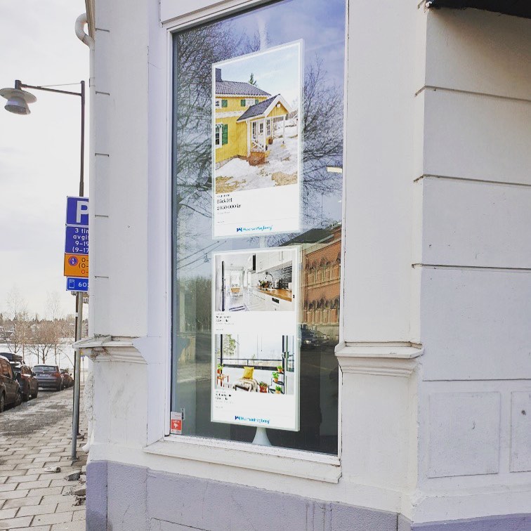 Digitala skyltar i skyltfönstret