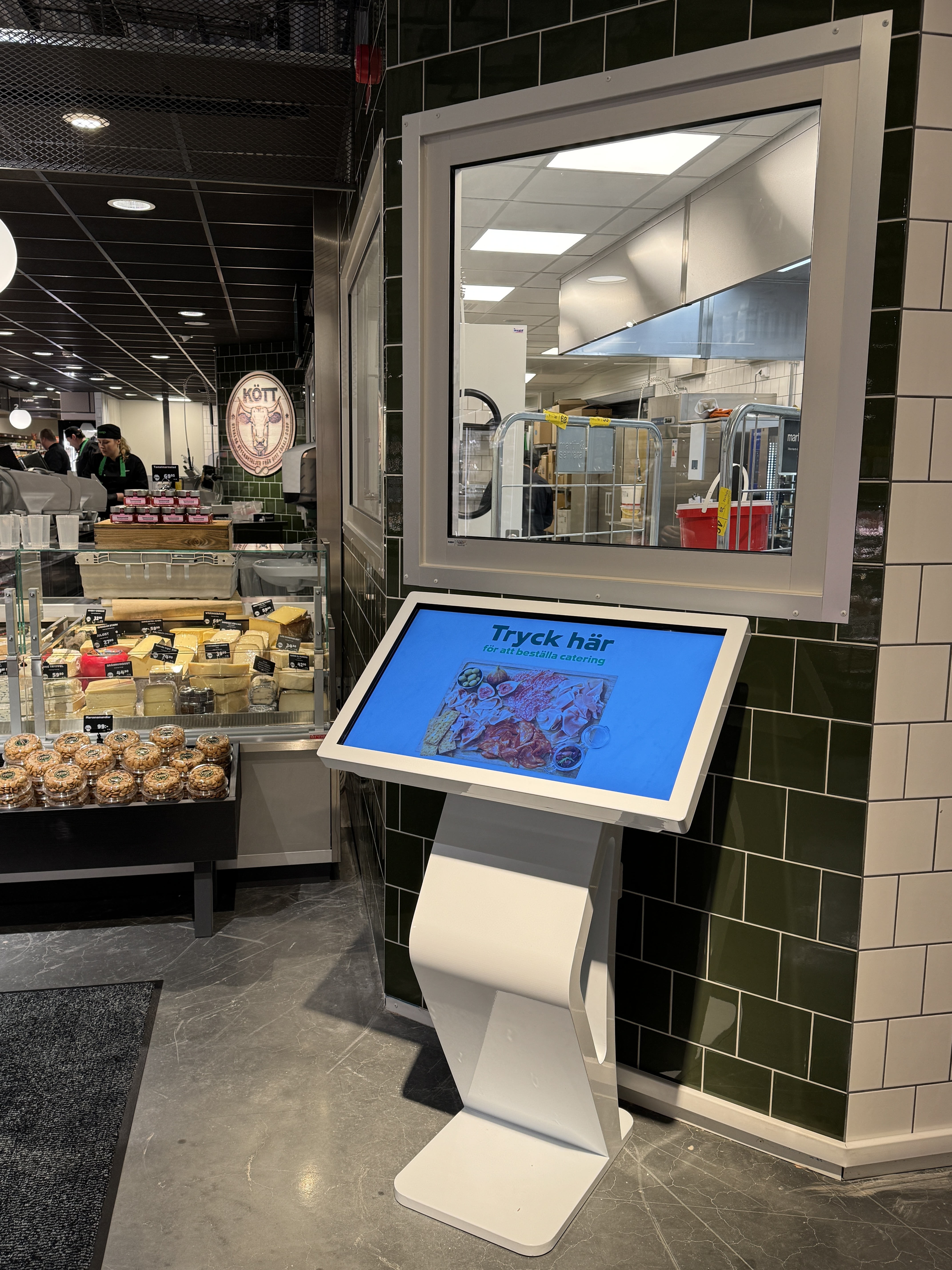 Touchskärm på golv med cateringsida