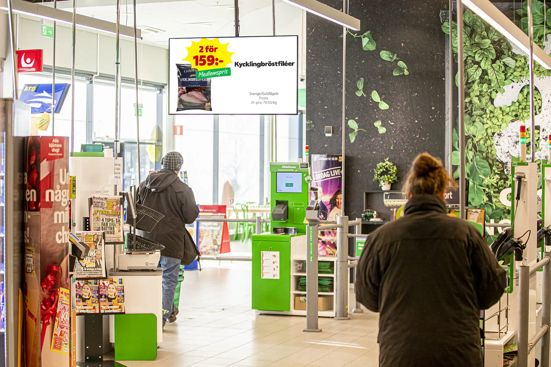 Takhängd digital skylt i Coop Hallarna i Halmstad